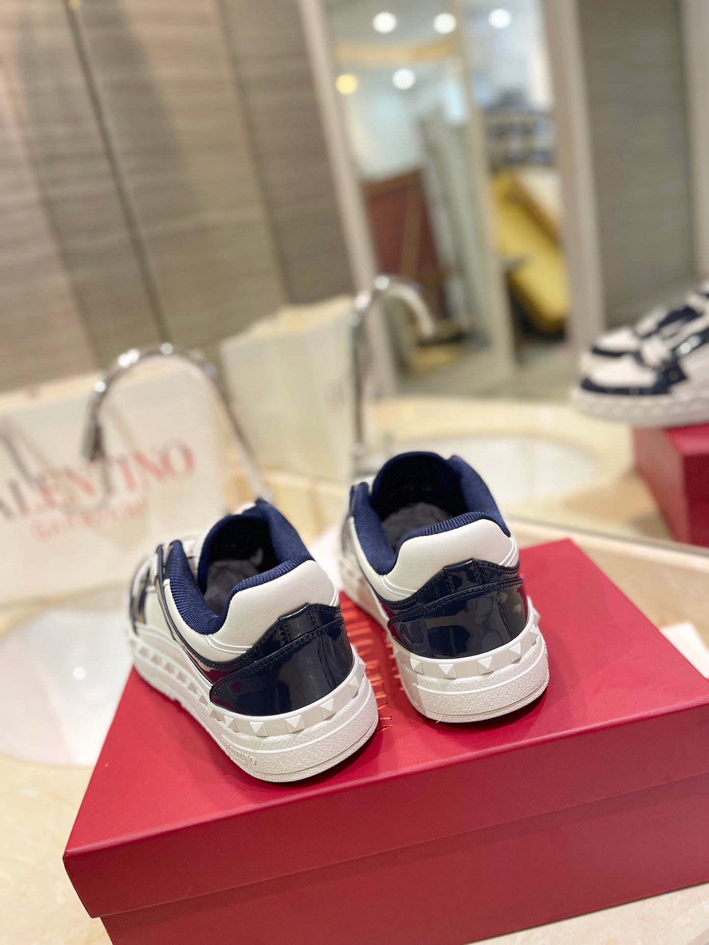 Valentino Garavani „Freedots Leather Navy Blue"