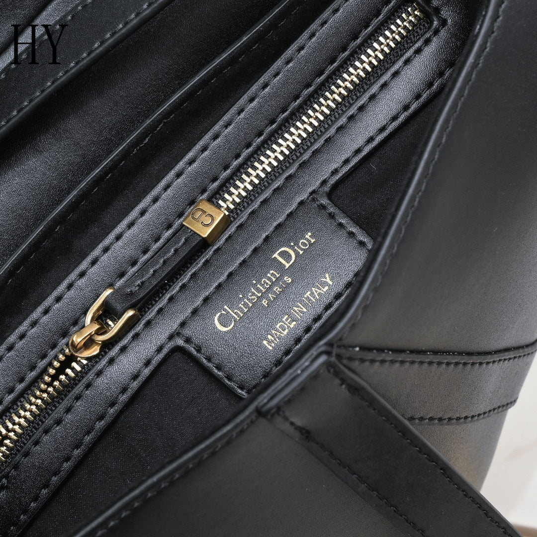 Dior "Saddle Bag Calfskin Mini Black"