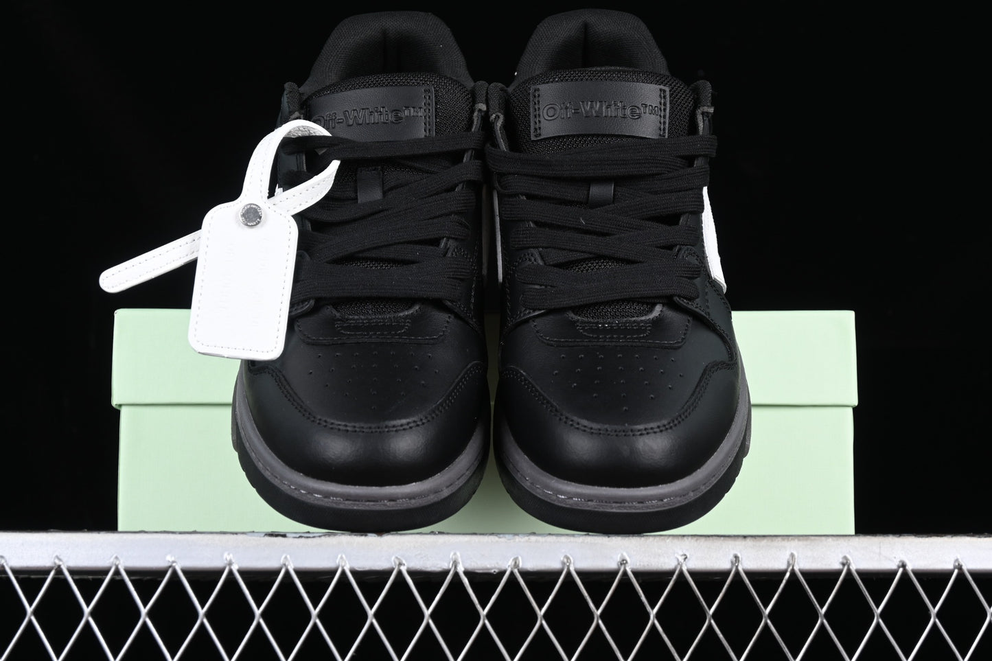Out of office lace up „Black White"
