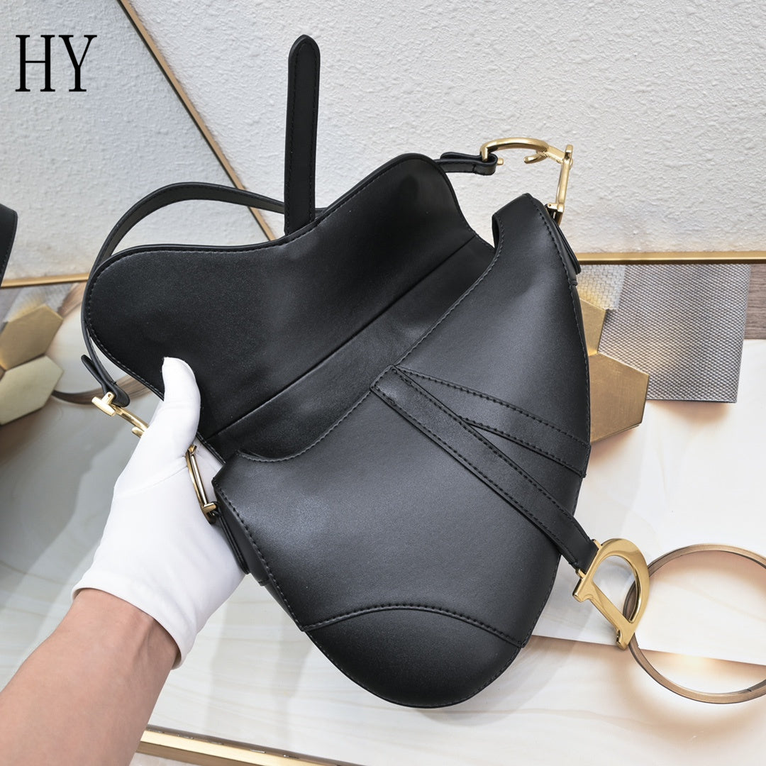 Dior "Saddle Bag Calfskin Mini Black"
