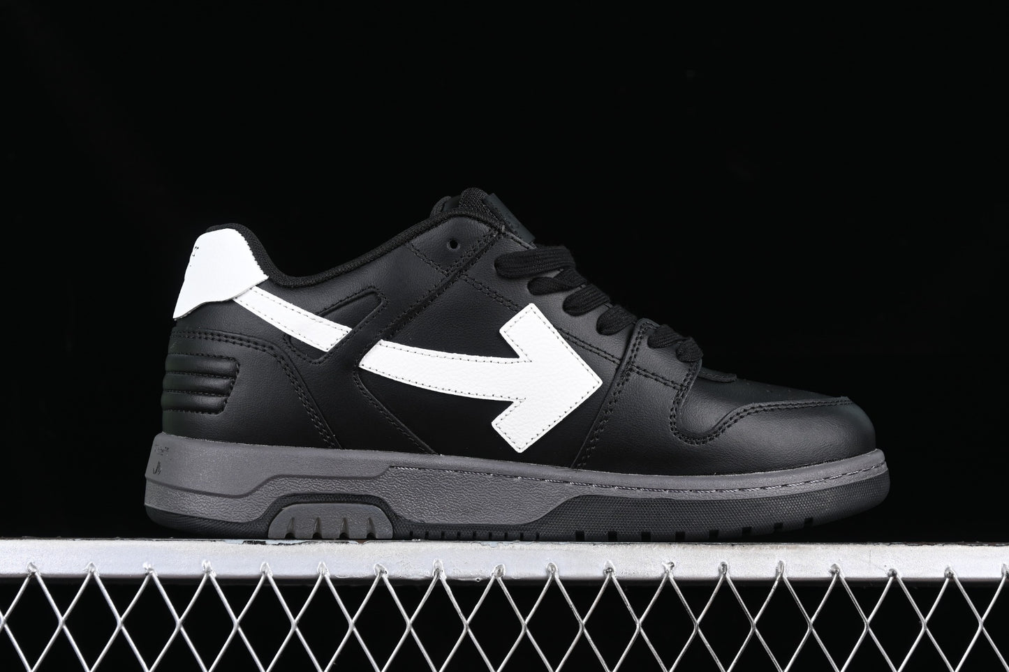 Out of office lace up „Black White"