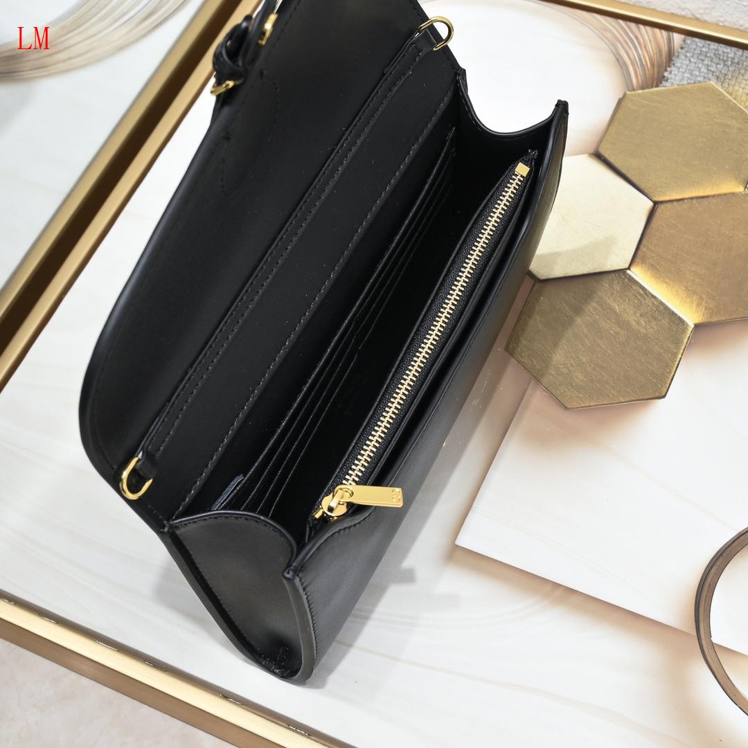 Dior "Bobby East-West Pouch With Chain Black"