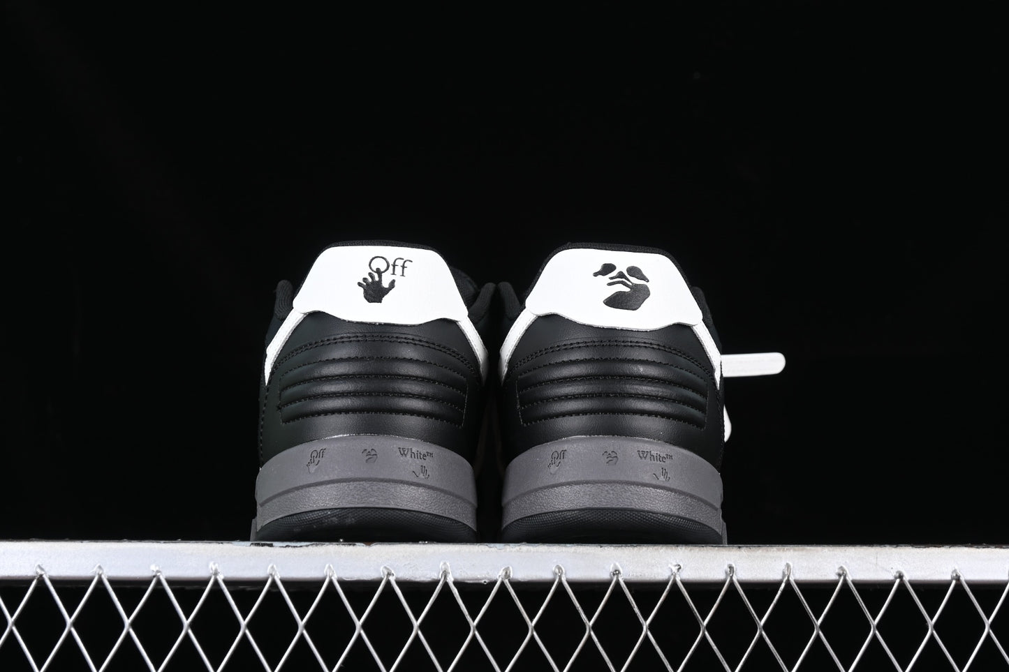 Out of office lace up „Black White"
