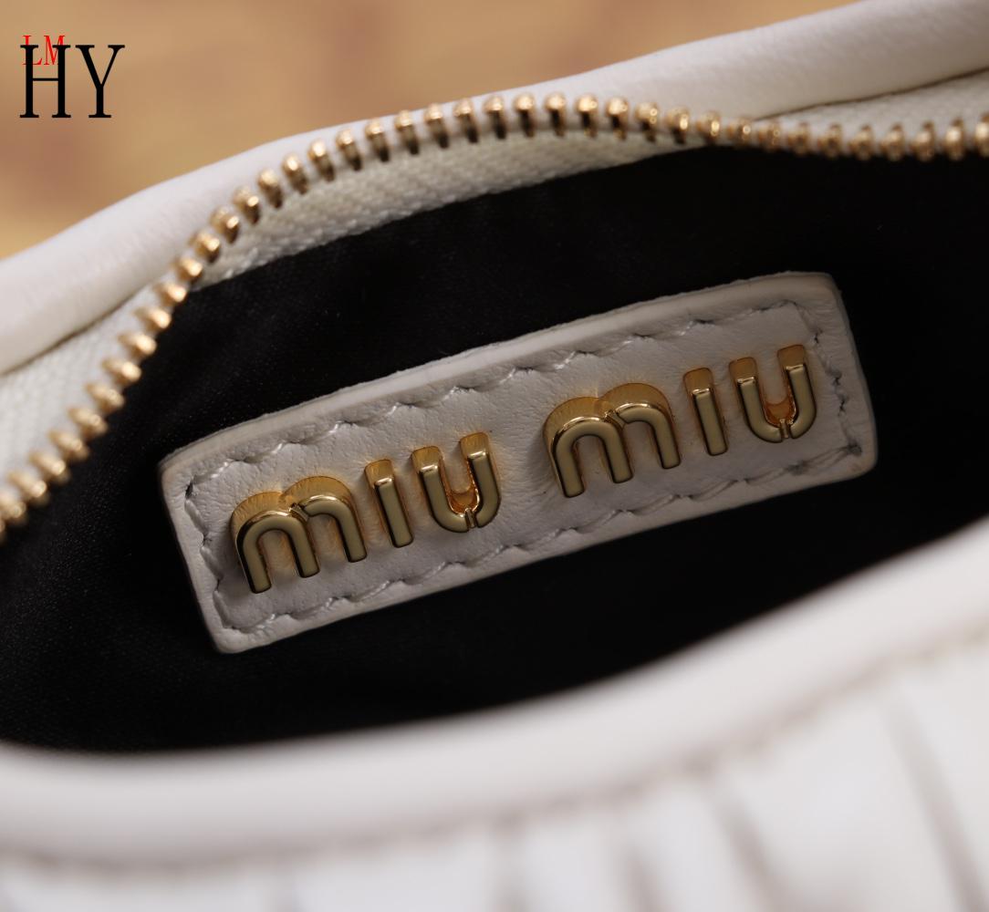 Miu Miu "White Wander matelassé leather shoulder bag"