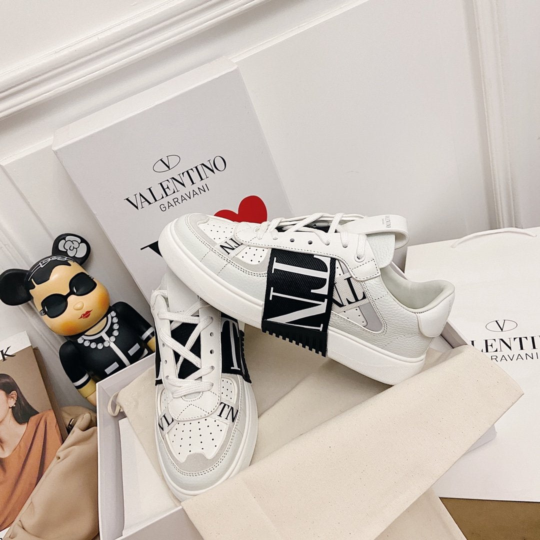 Vl7n „White and Black"