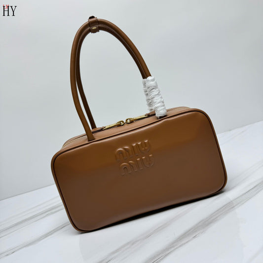 Miu Miu "Beau patent leather shoulder tote bag Black"