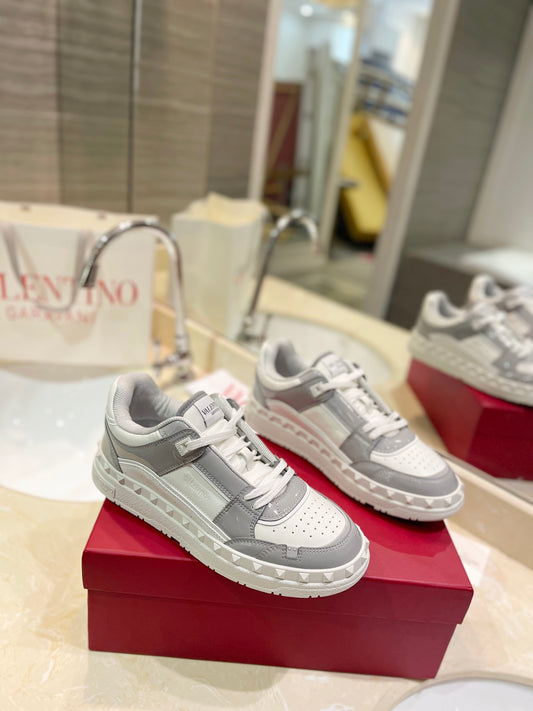 Valentino Garavani „Freedots low-top White and Grey"