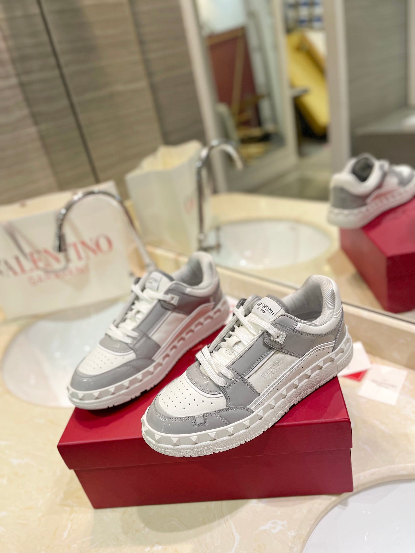 Valentino Garavani „Freedots low-top White and Grey"