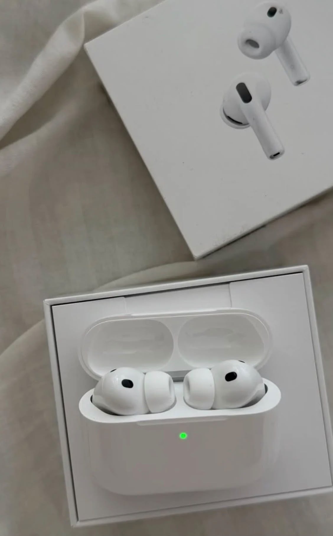 Apple Airpods  Pro 3 Wireless Earbuds
