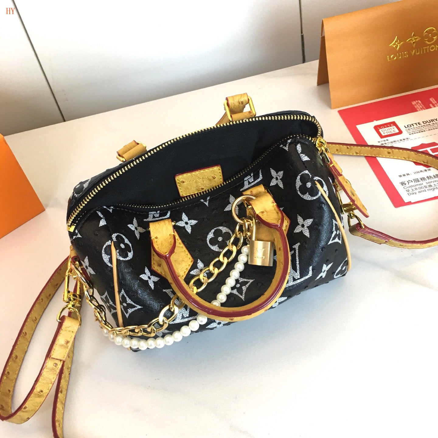 Louis Vuitton "Speedy Bandouliere Black"