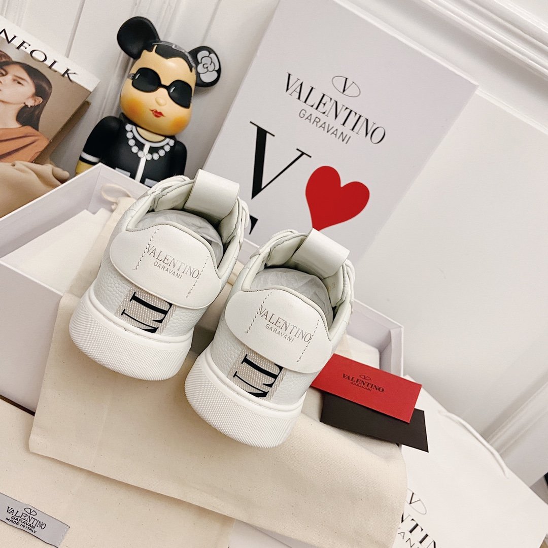 Vl7n „White and Black"